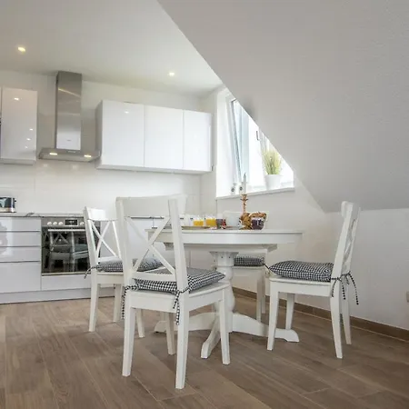 Appartement Cuxhavener Strasse 5/5 *